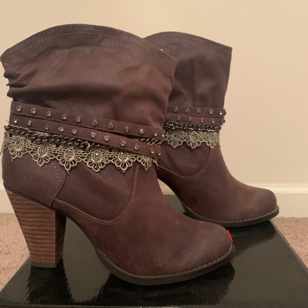 Booties - Picture 3 of 4